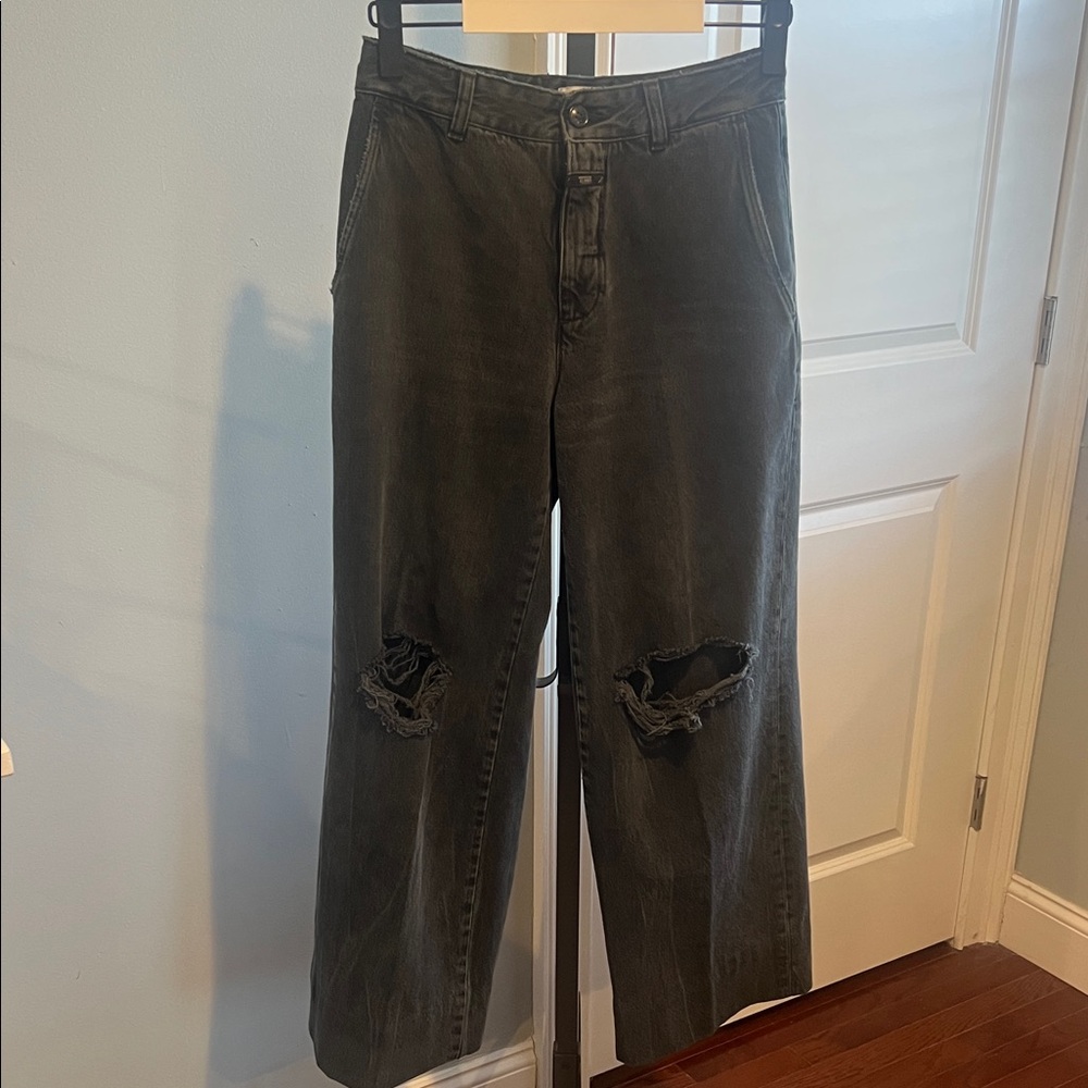 Closed Women's Relaxed Distressed Gray Jeans